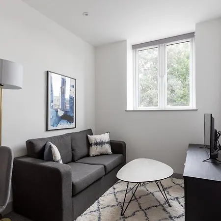Contemporary 1 Bedroom Leeds Apartment