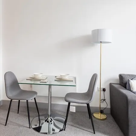Contemporary 1 Bedroom Leeds Apartment
