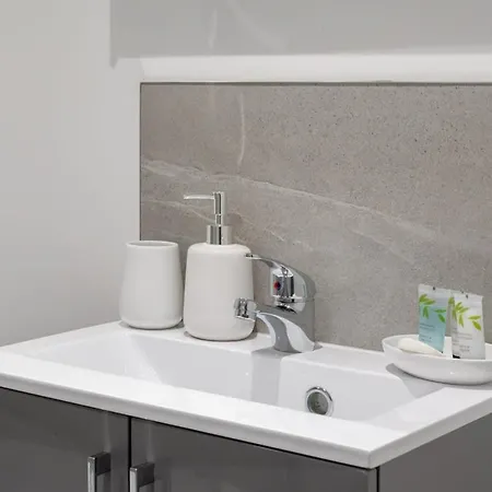 Contemporary 1 Bedroom Leeds